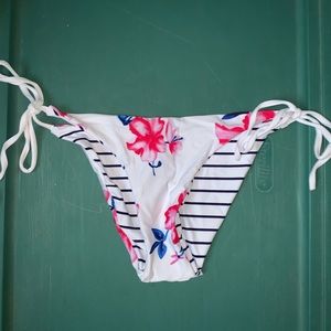 NWT CUPSHE SMALL REVERSIBLE CHEEKY BOTTOMS
